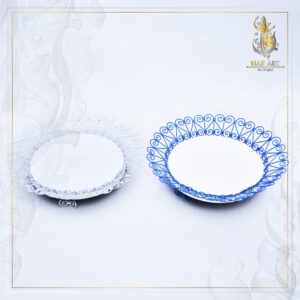 ce joli petit plateau sera le bon choix , sa forme très originale en fer forgé et ses superbes motifs réalisés à la main soulignent un style tunisien unique et connu