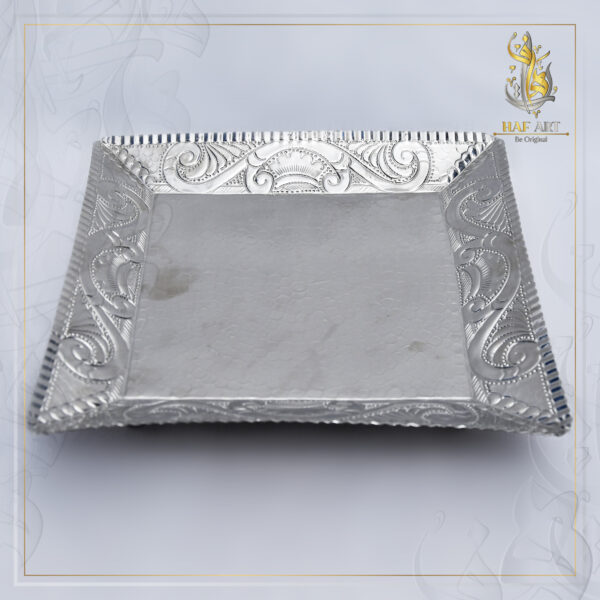 Ce plateau est de très haute qualité et constitué d'une matière noble(les motifs gravés sont susceptibles de changer à tout moment) Disponible en 3 dimensions